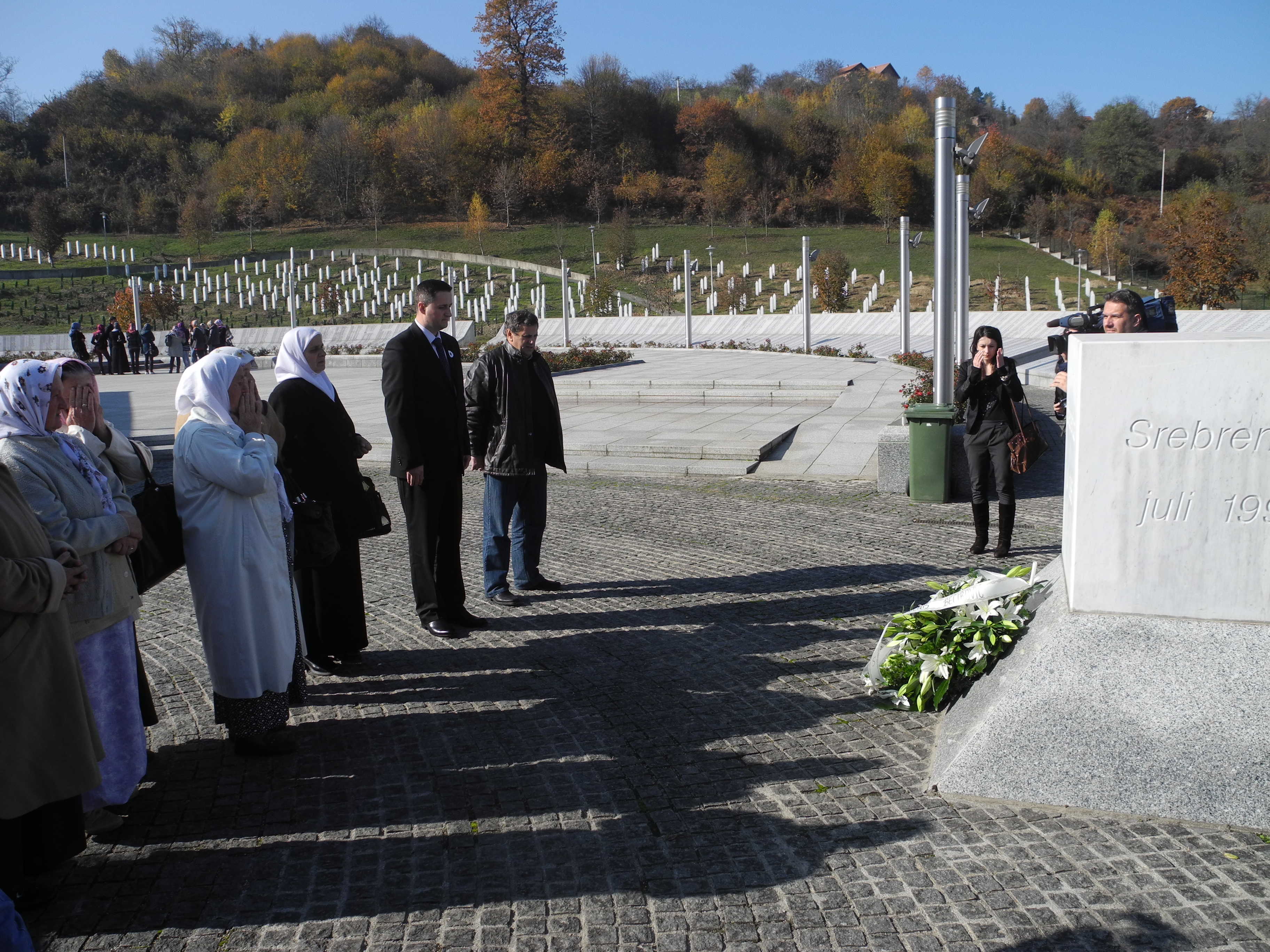 Predsjedavajući Predstavničkog doma dr. Denis Bećirović posjetio Memorijalni centar Srebrenica - Potočari